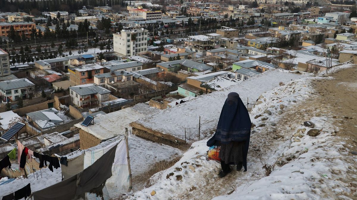 Fotky: Afghánistán svírají smrtící mrazy